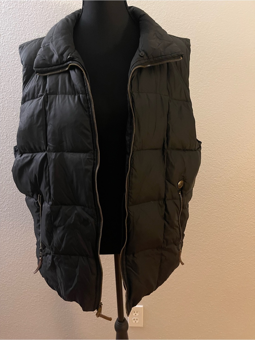 UGG Black Quilted Jacket L/G with Branded Label